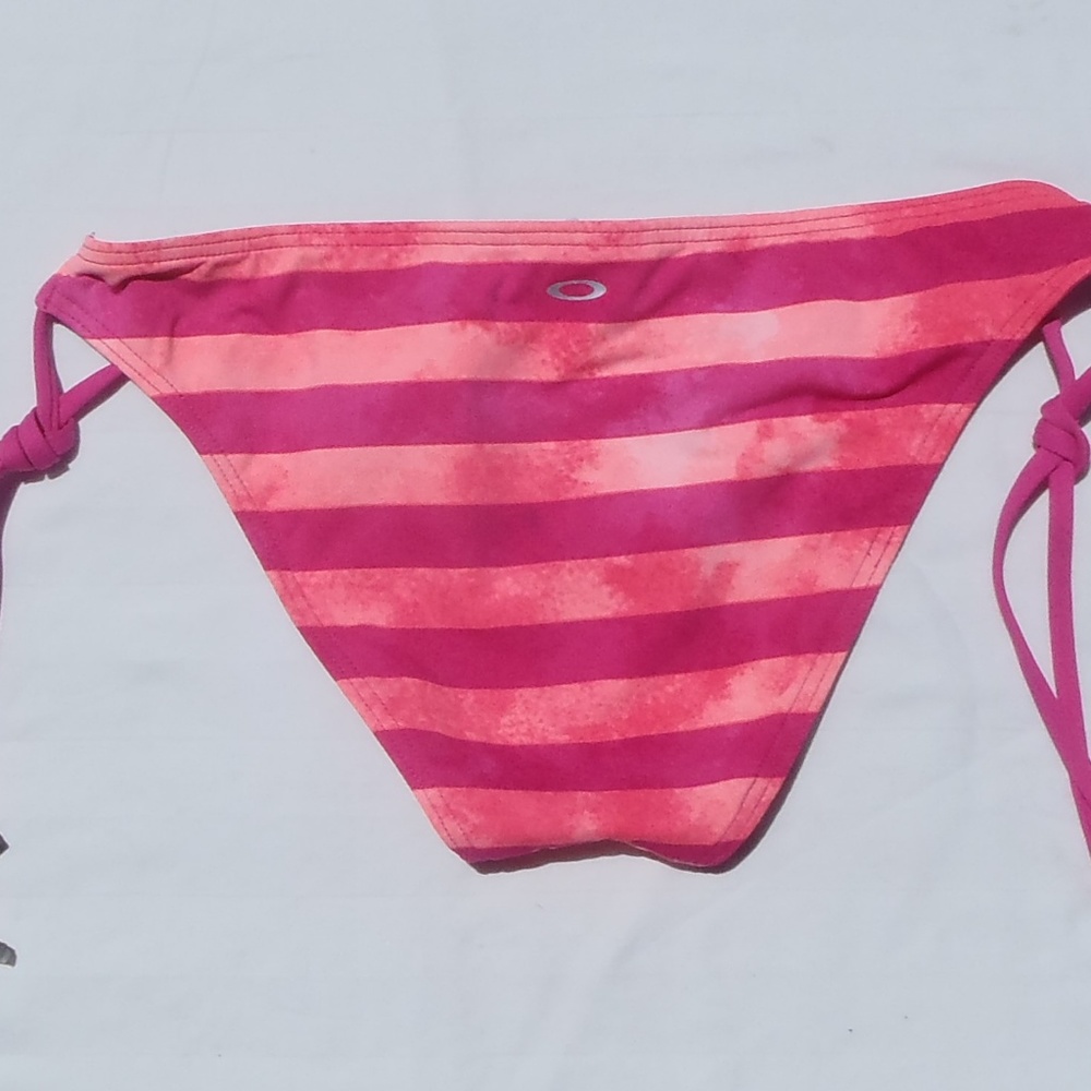 Oakley Bikini Bottoms - Size XS - NWT - Picture 3 of 7